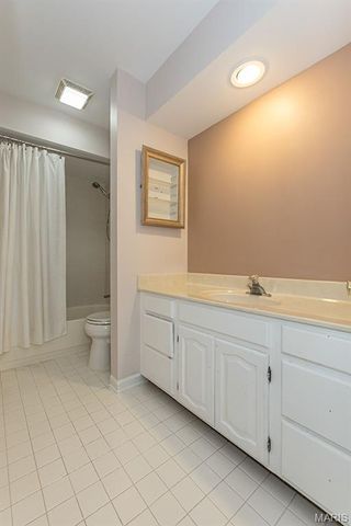1042 Brooksgate Manor Drive, St Louis, MO 63122