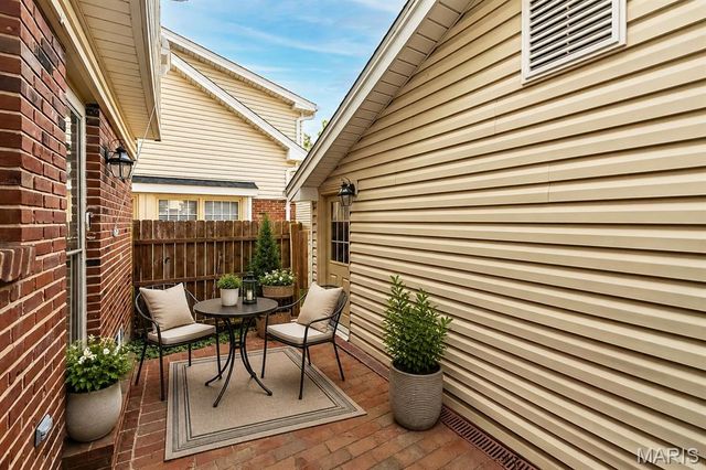 1042 Brooksgate Manor Drive, St Louis, MO 63122