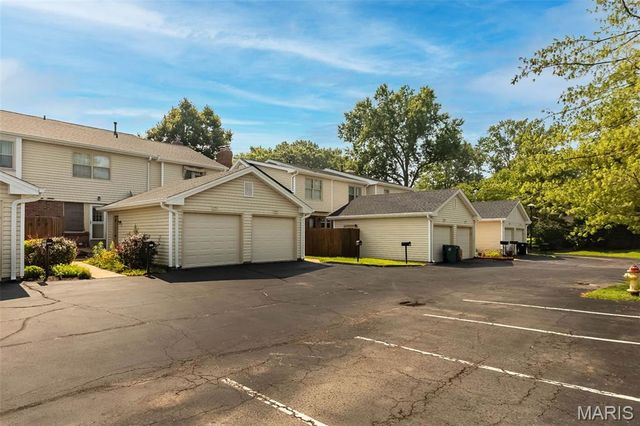 1042 Brooksgate Manor Drive, St Louis, MO 63122
