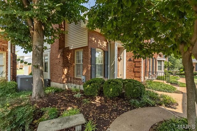 1042 Brooksgate Manor Drive, St Louis, MO 63122