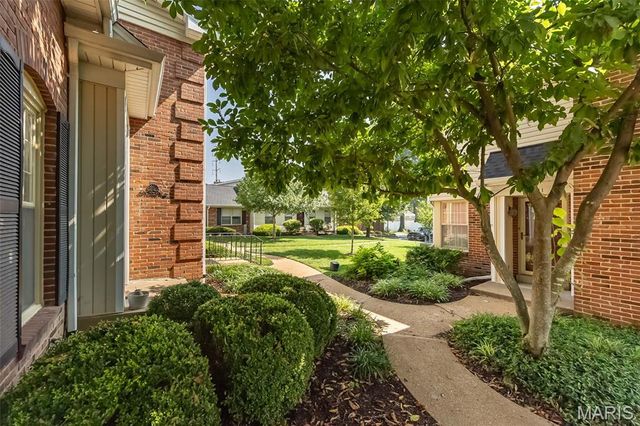 1042 Brooksgate Manor Drive, St Louis, MO 63122