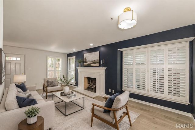 1042 Brooksgate Manor Drive, St Louis, MO 63122