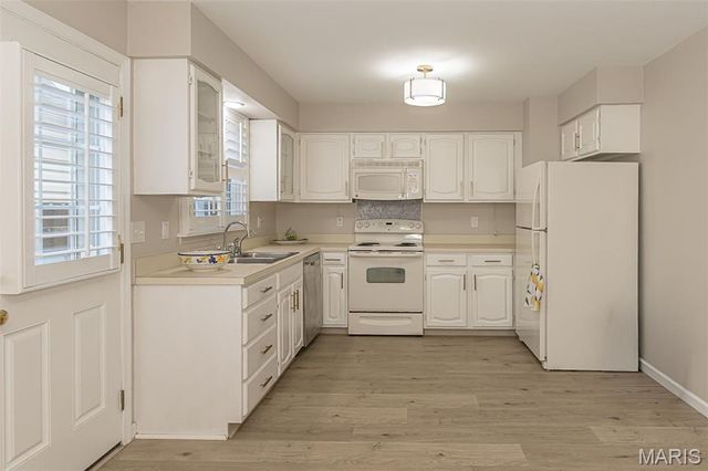 1042 Brooksgate Manor Drive, St Louis, MO 63122