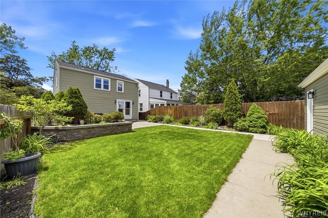 10 Gardenwood Lane, Tonawanda, NY 14223