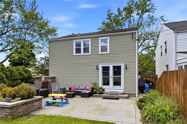 10 Gardenwood Lane, Tonawanda, NY 14223