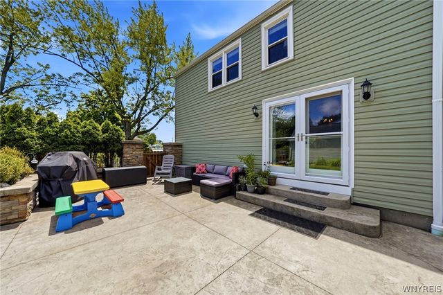 10 Gardenwood Lane, Tonawanda, NY 14223