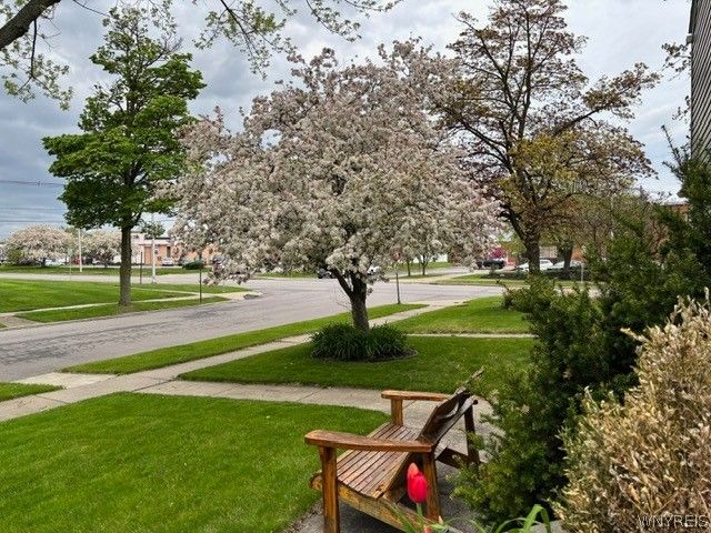 10 Gardenwood Lane, Tonawanda, NY 14223