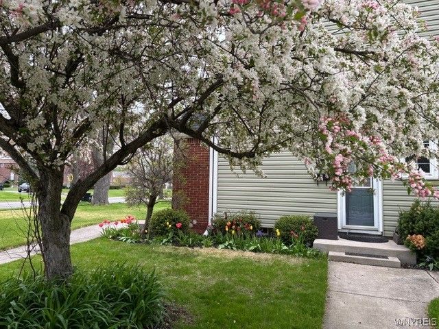 10 Gardenwood Lane, Tonawanda, NY 14223