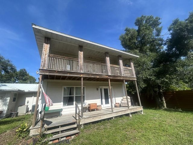 5610 MIDDLE AVENUE, Sarasota, FL 34243