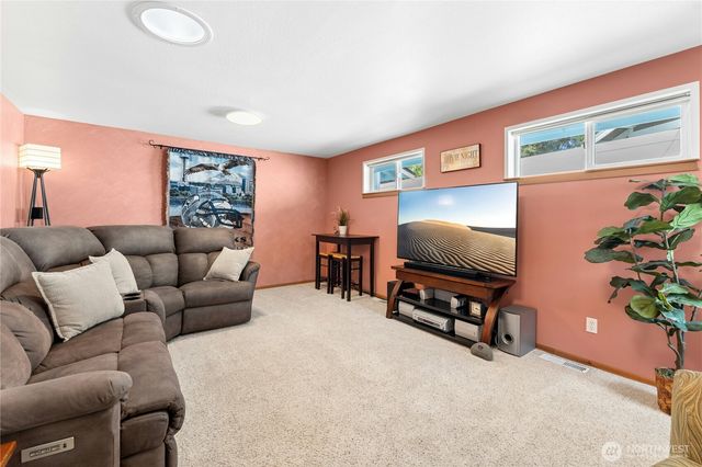 18204 59th Place W, Lynnwood, WA 98037