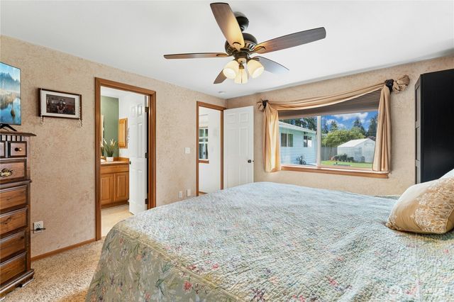 18204 59th Place W, Lynnwood, WA 98037