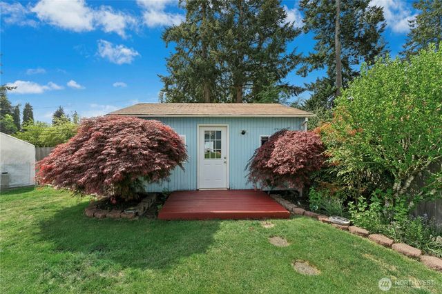 18204 59th Place W, Lynnwood, WA 98037