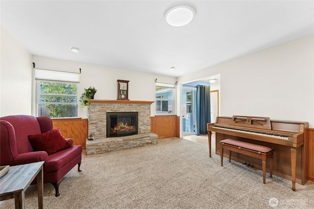 18204 59th Place W, Lynnwood, WA 98037