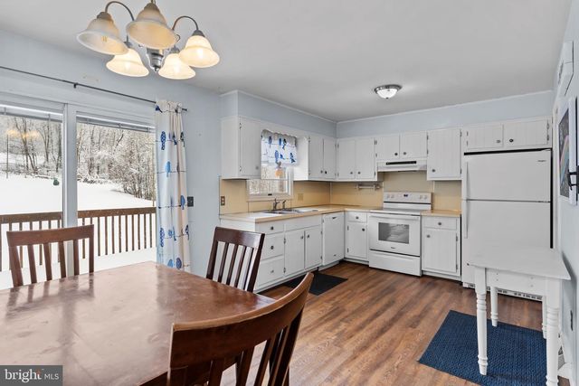 206 SCHOOLHOUSE LN, Millersburg, PA 17061