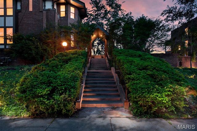 5381 Pershing Avenue 102, St Louis, MO 63112