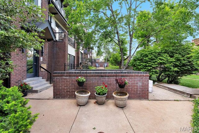 5381 Pershing Avenue 102, St Louis, MO 63112
