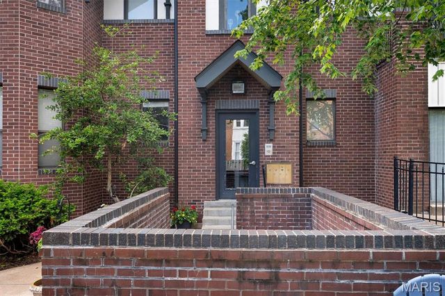 5381 Pershing Avenue 102, St Louis, MO 63112