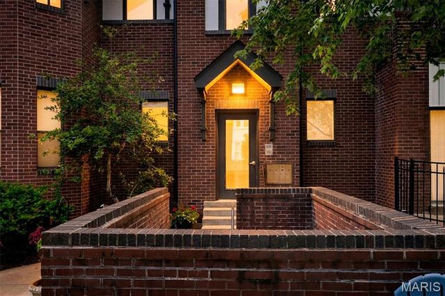 5381 Pershing Avenue 102, St Louis, MO 63112