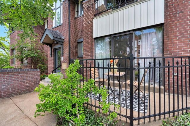 5381 Pershing Avenue 102, St Louis, MO 63112