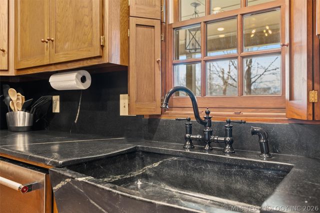 2901 ROANOKE RIDGE Road, Bartlesville, OK 74006