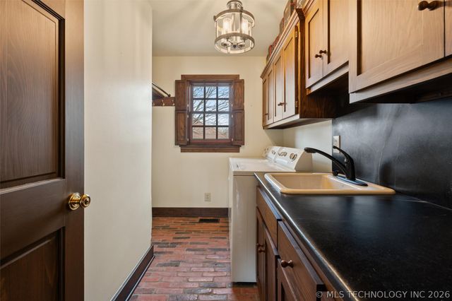 2901 ROANOKE RIDGE Road, Bartlesville, OK 74006