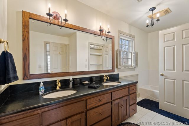 2901 ROANOKE RIDGE Road, Bartlesville, OK 74006