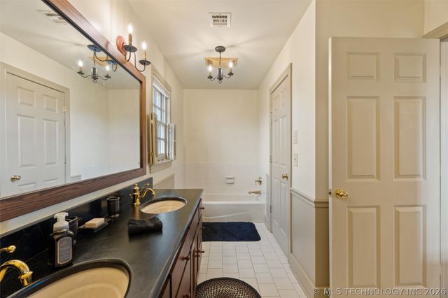 2901 ROANOKE RIDGE Road, Bartlesville, OK 74006