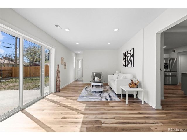 1250 Scranton St, Aurora, CO 80011