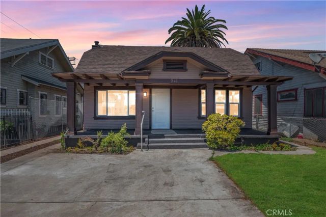 941 W 55th Street, Los Angeles, CA 90037