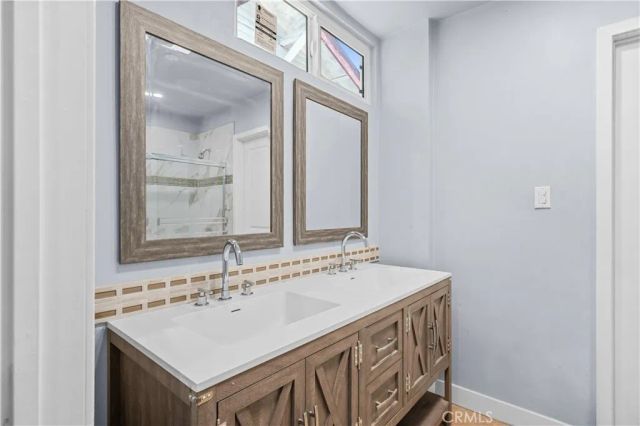 941 W 55th Street, Los Angeles, CA 90037