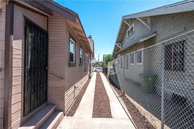 941 W 55th Street, Los Angeles, CA 90037
