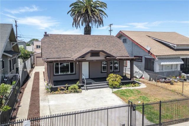 941 W 55th Street, Los Angeles, CA 90037