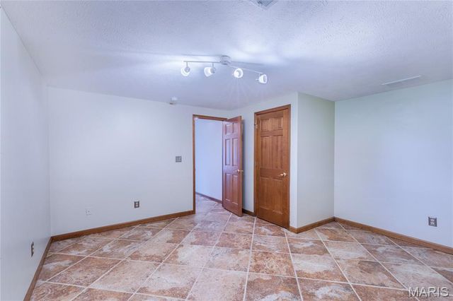 2634 Dennis Drive Drive, Alton, IL 62002