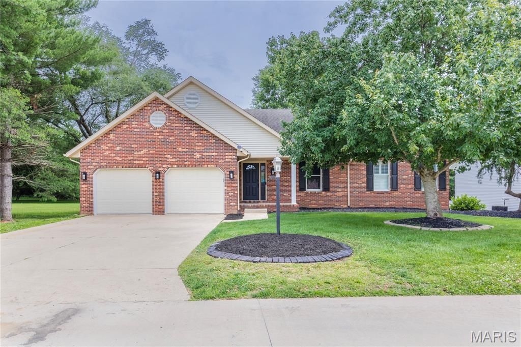 2634 Dennis Drive Drive, Alton, IL 62002