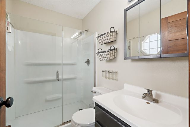 1305 Cress Pkwy, Hiawatha, IA 52233