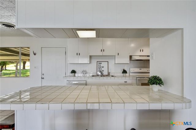 284 Lake Forest, Canyon Lake, TX 78133