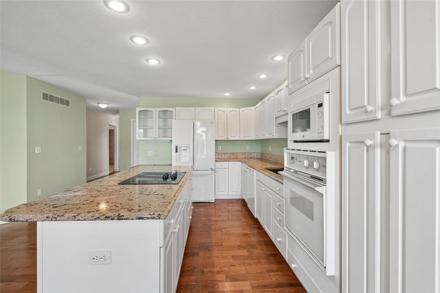 6000 Nottingham Drive, Johnston, IA 50131