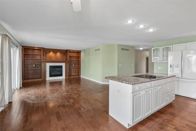 6000 Nottingham Drive, Johnston, IA 50131