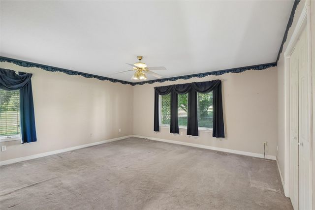 6000 Nottingham Drive, Johnston, IA 50131