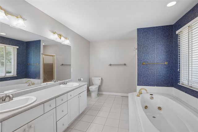 6000 Nottingham Drive, Johnston, IA 50131