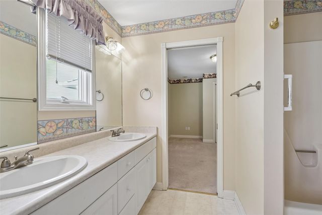 6000 Nottingham Drive, Johnston, IA 50131