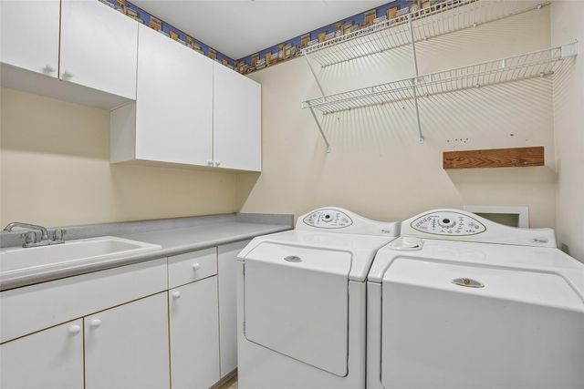 6000 Nottingham Drive, Johnston, IA 50131