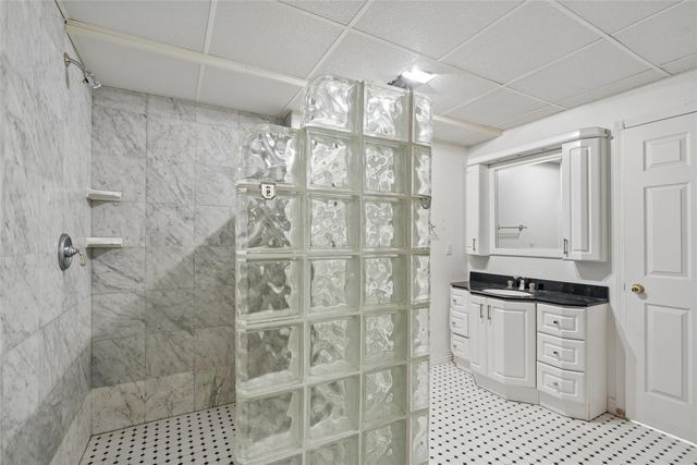 6000 Nottingham Drive, Johnston, IA 50131