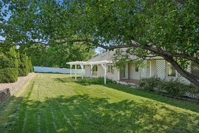 6000 Nottingham Drive, Johnston, IA 50131