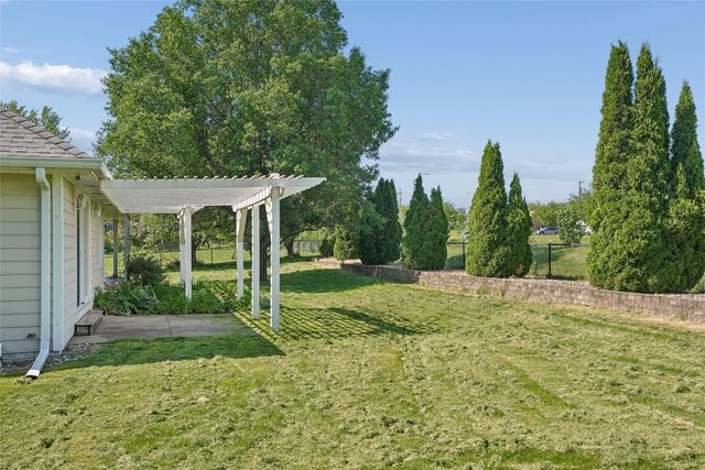 6000 Nottingham Drive, Johnston, IA 50131