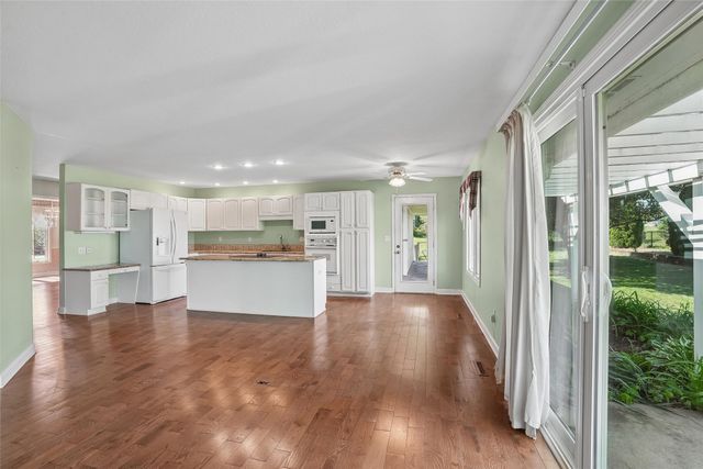 6000 Nottingham Drive, Johnston, IA 50131