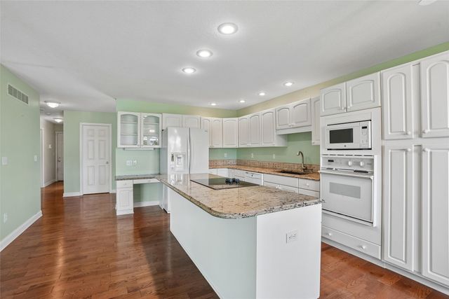 6000 Nottingham Drive, Johnston, IA 50131