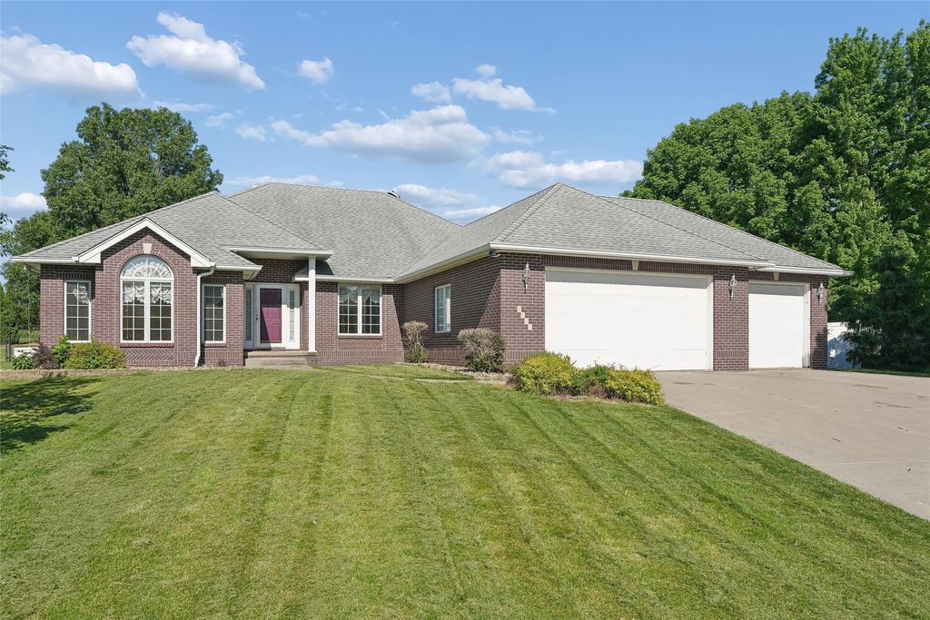 6000 Nottingham Drive, Johnston, IA 50131