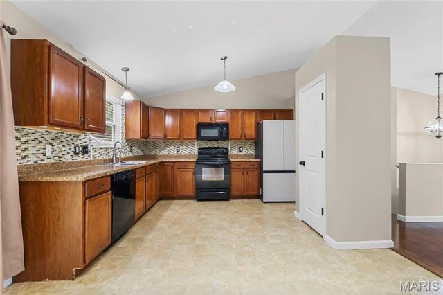 5646 Hawks Landing Drive, Hillsboro, MO 63050