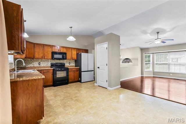 5646 Hawks Landing Drive, Hillsboro, MO 63050